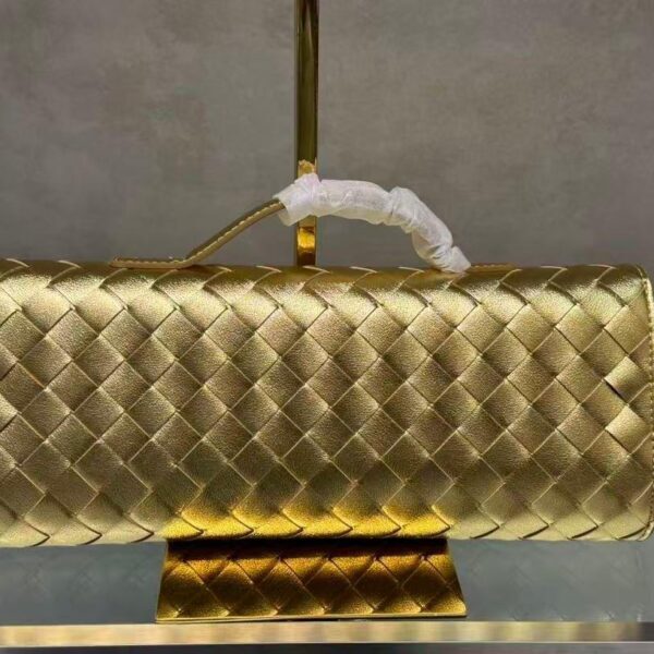 Bottega Veneta Andiamo Clutch "Gold"
