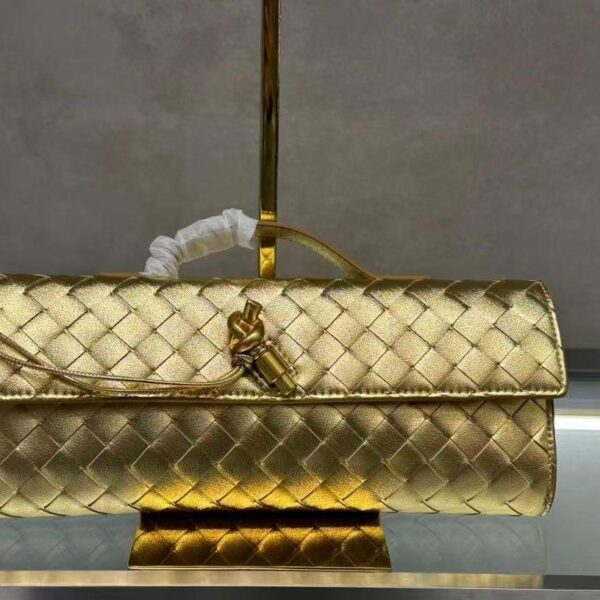 Bottega Veneta Andiamo Clutch "Gold"