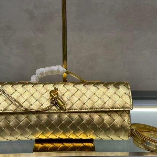 Bottega Veneta Andiamo Clutch "Gold"