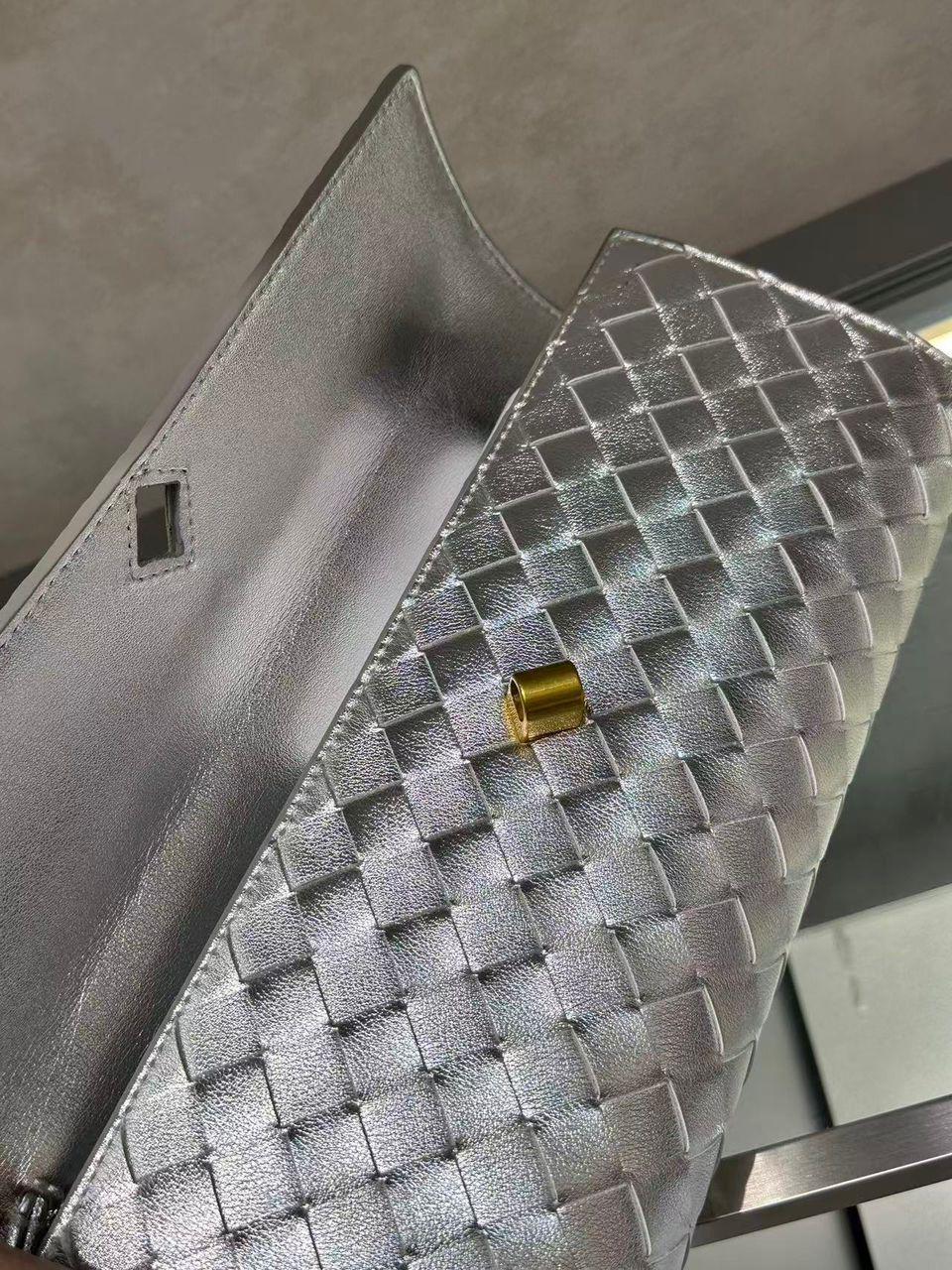 Bottega Veneta Andiamo Clutch "Silver" - Slika 2