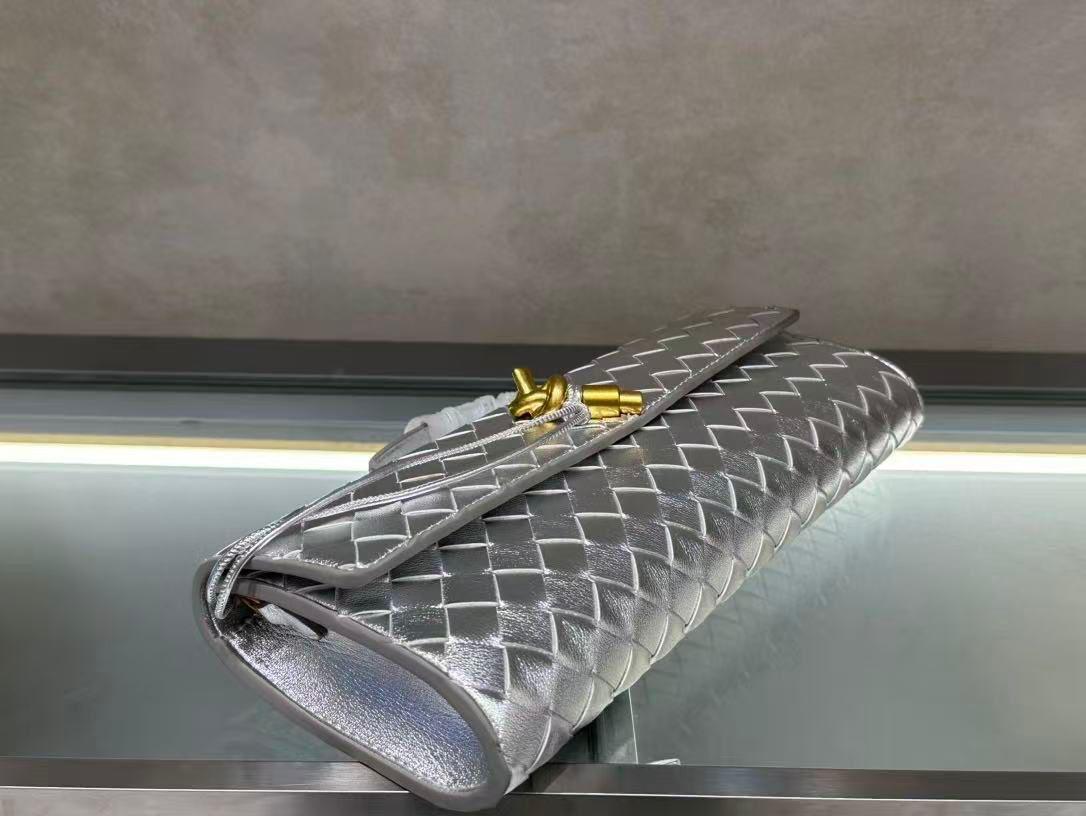 Bottega Veneta Andiamo Clutch "Silver" - Slika 3