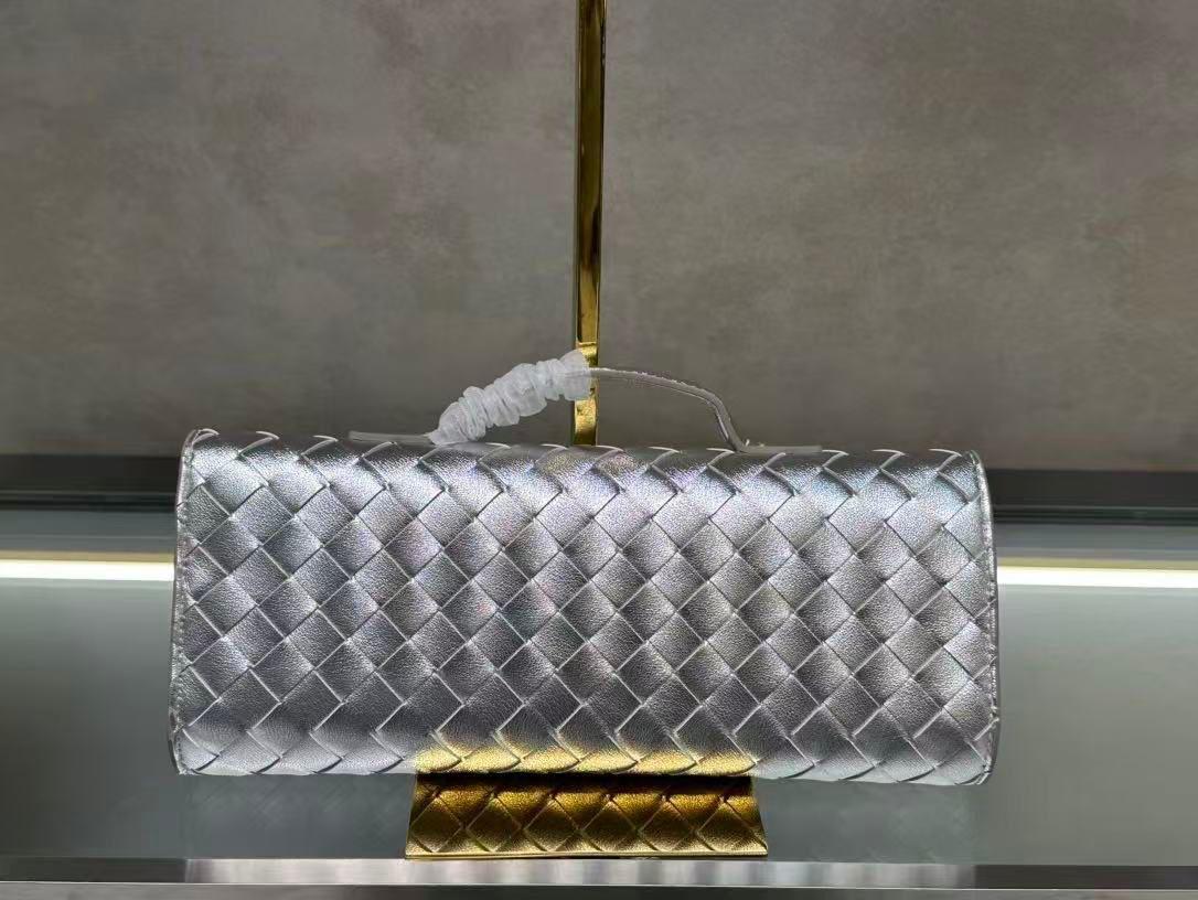 Bottega Veneta Andiamo Clutch "Silver" - Slika 4