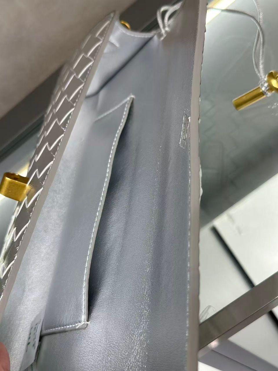 Bottega Veneta Andiamo Clutch "Silver" - Slika 5