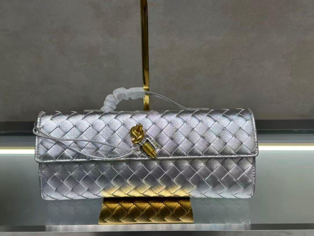 Bottega Veneta Andiamo Clutch "Silver" - Slika 7