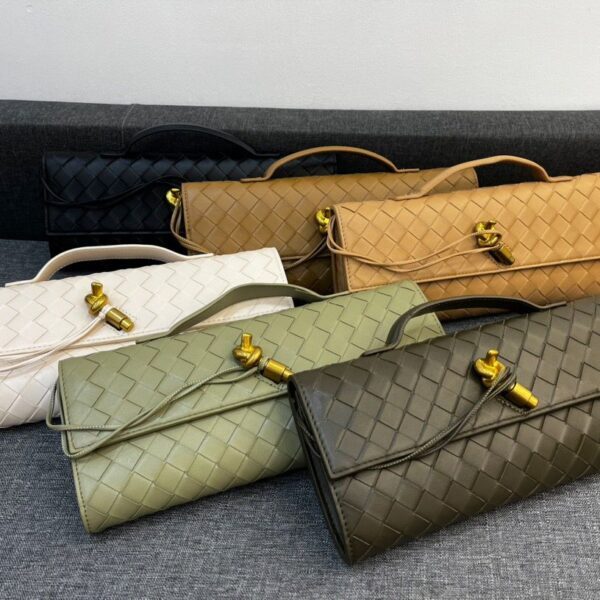 Bottega Veneta Andiamo Clutch "Green"