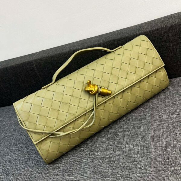 Bottega Veneta Andiamo Clutch "Green"