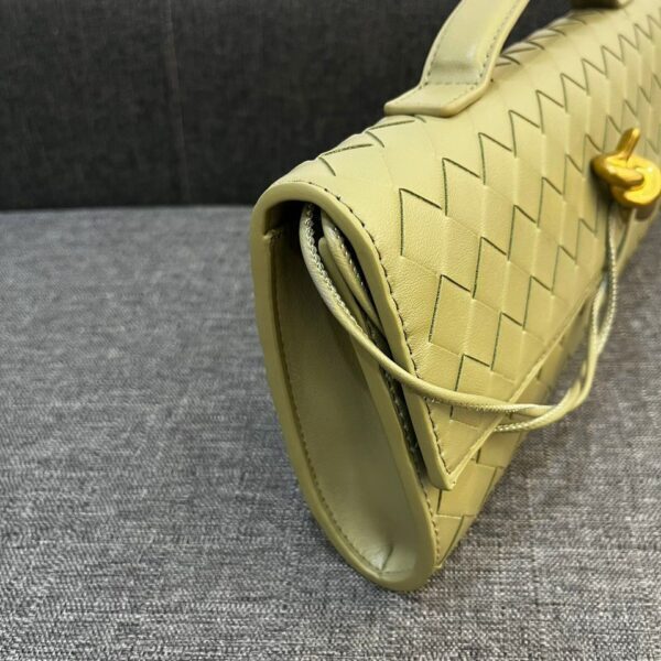 Bottega Veneta Andiamo Clutch "Green"