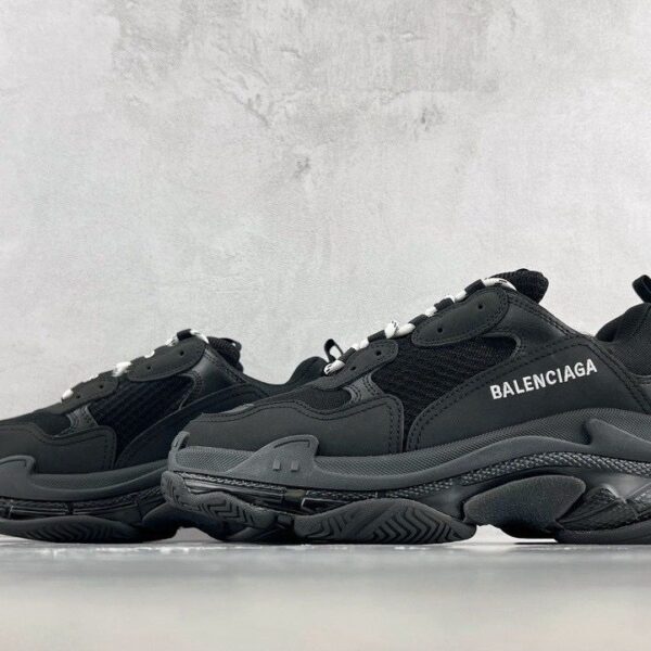 Balenciaga "Black"