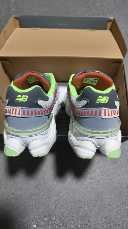 New Balance 9060 "Glow" - Slika 17