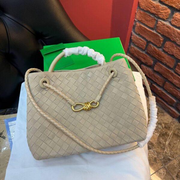 Bottega Veneta Andiamo Small "Beige"